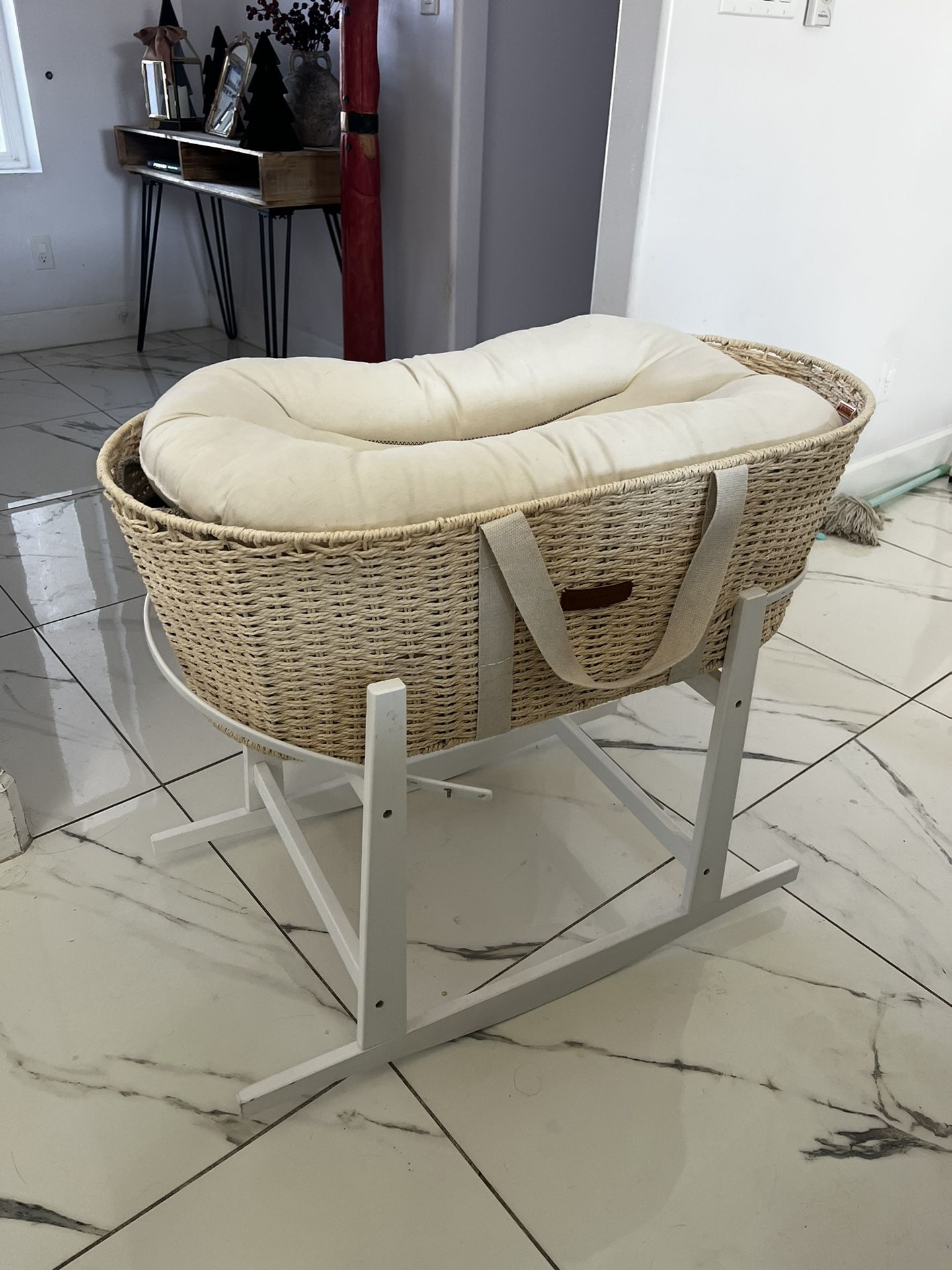 Hand Woven Baby/infant Bassinet