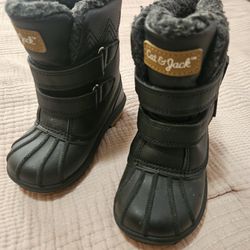 Snow boots toddler size 8