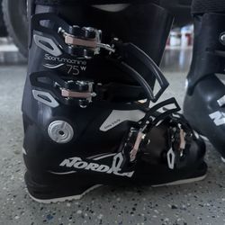 Nordica Ladies Ski Boots- Like New 
