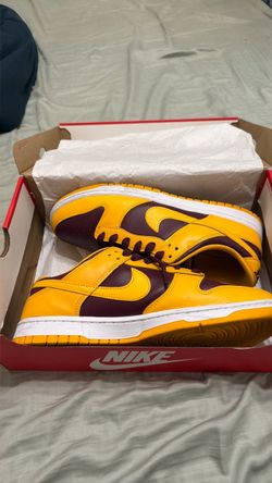 Nike Dunks University Gold