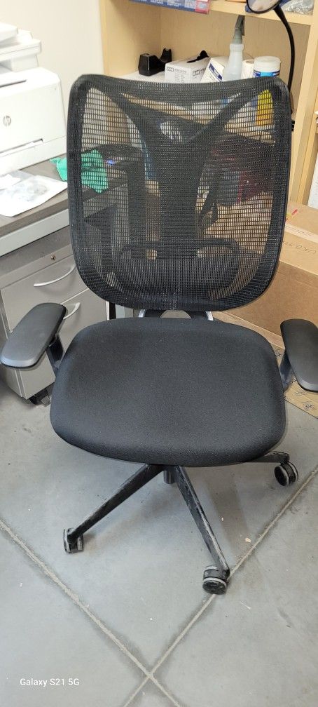 Teknion Sabrina Synchro Tilt Ergonomic Chair Black Discount Sale