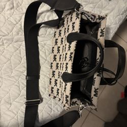 Michael Kors Gigi small East-West messenger bag