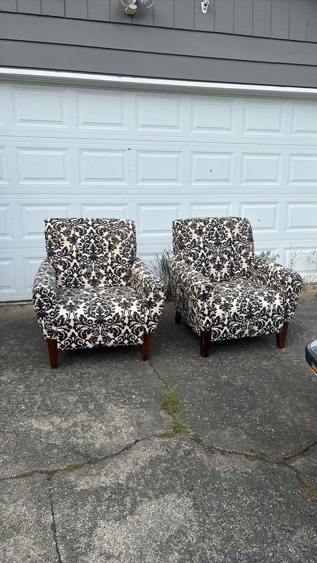 Black And White Fabric Armchair (2)
