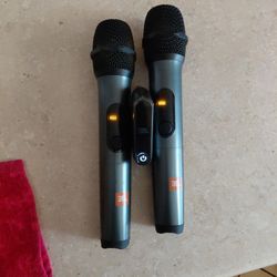 J b l microphone set