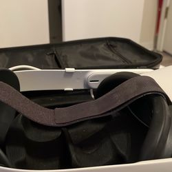 Meta quest 2 just the headset with the elite strap rhat comes with extra battery