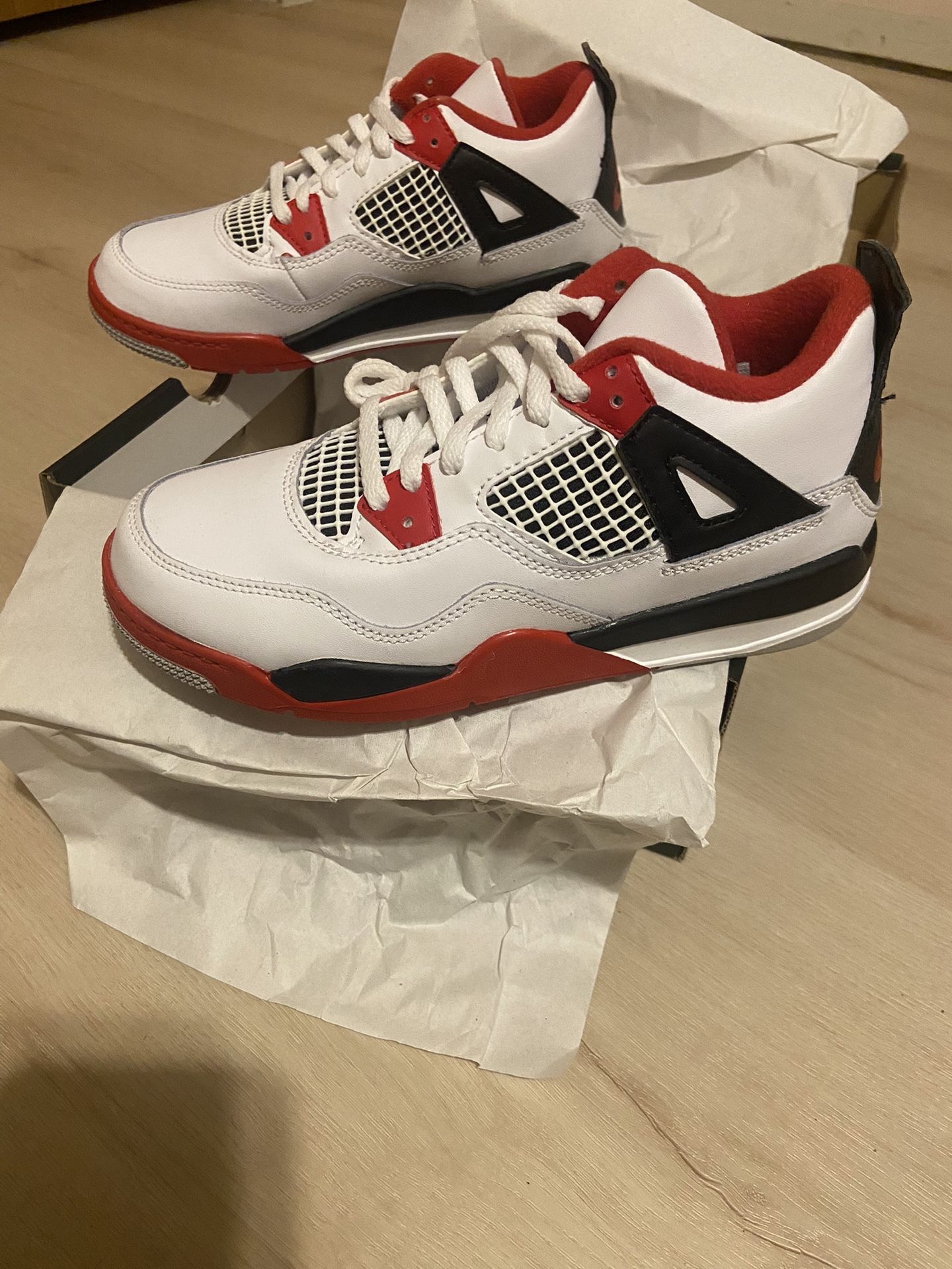 JORDAN 4 RETRO
