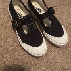women’s size 6 vans maryjane style 