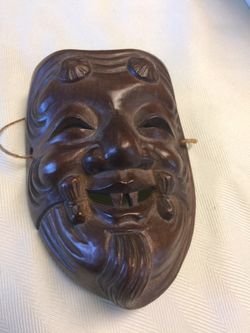 Wood carved mask in good condition