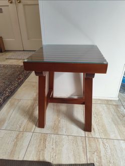 Wood End Table with Glass Top (14.5 x 14.5x 17)