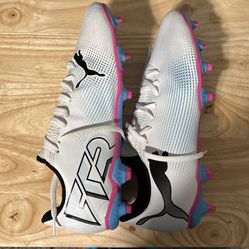 Puma Soccer Cleats (Women Size 9 1/2)