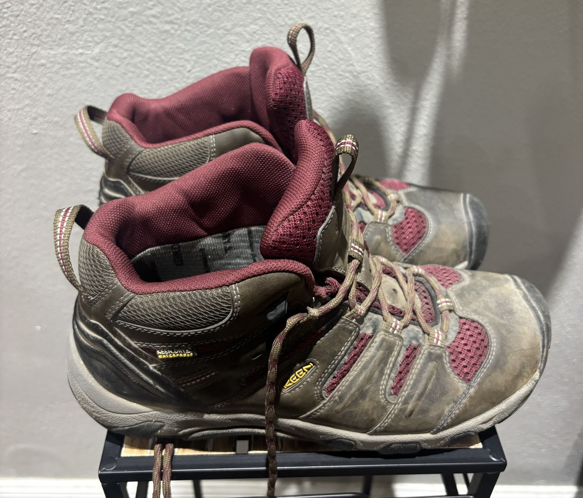 Keen Women’s Hiking Boots Size 10