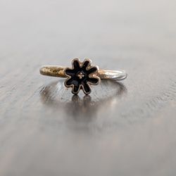 Women's Flower Ring, Black / Gold, Size 5