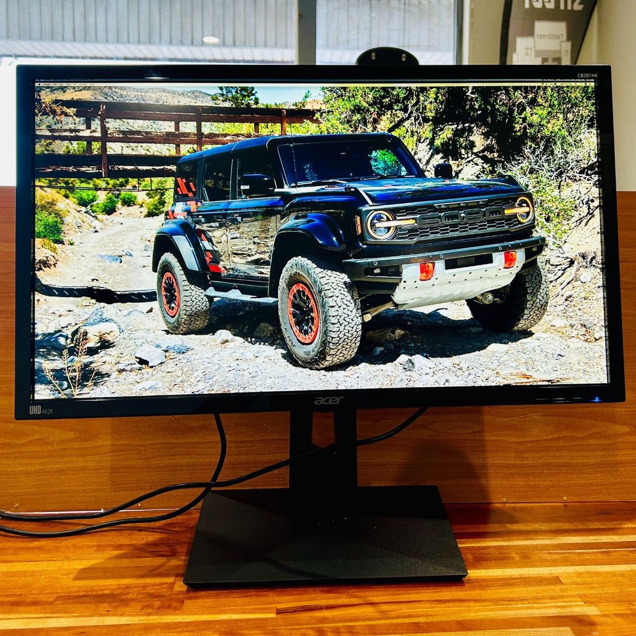 Acer 28” 4K LED MONITOR  3840 x 2160P Resolution//Speakers//Rotate -Like New
