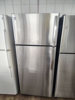 GE Stainless steel 18"cuft refrigerator In Excellent Working Condition