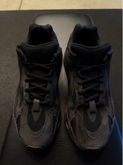YEEZY BOOST 700 V2