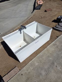 Laundry tub