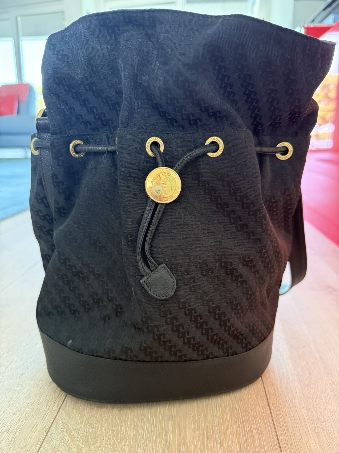 Gucci Vintage Bag Gold Detail Logo