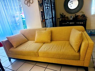 Free 🛋️ sofa.