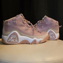  a Fila Grant Hill 1 women's shoe in the "Peach" 