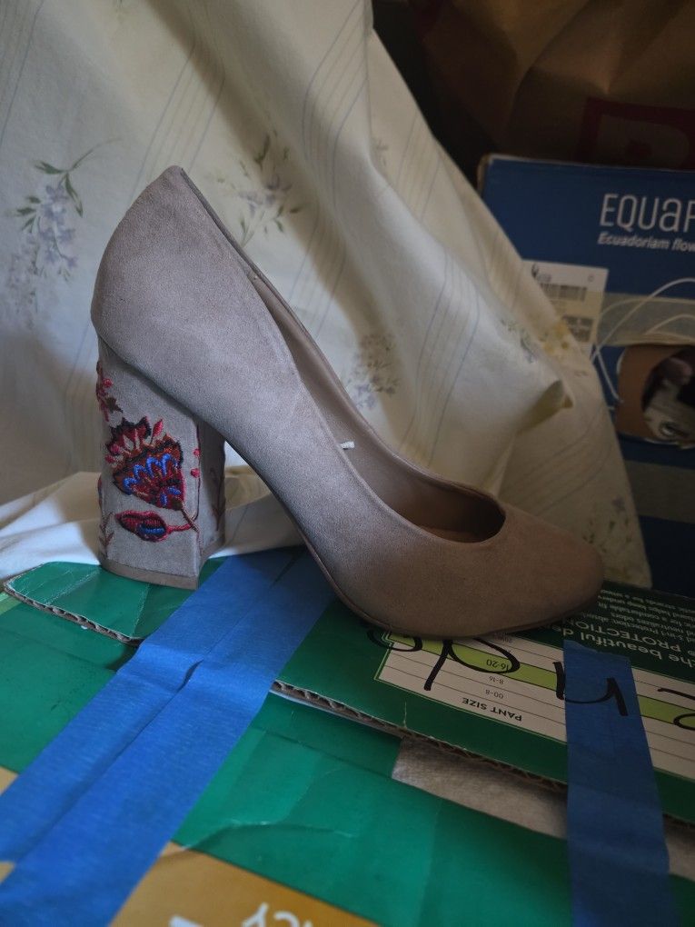 Restricted Chunky Heel Size 6