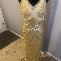 Gold/ yellow sequin maxi dress with yellow ribbon detail. Size: 6 #prom #eveningwear #glamour Made alterations added straps, it’s stretchy. Only some 
