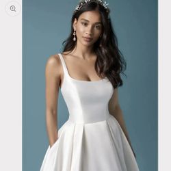 Maggie Sottero Wedding Dress
(Size 6)