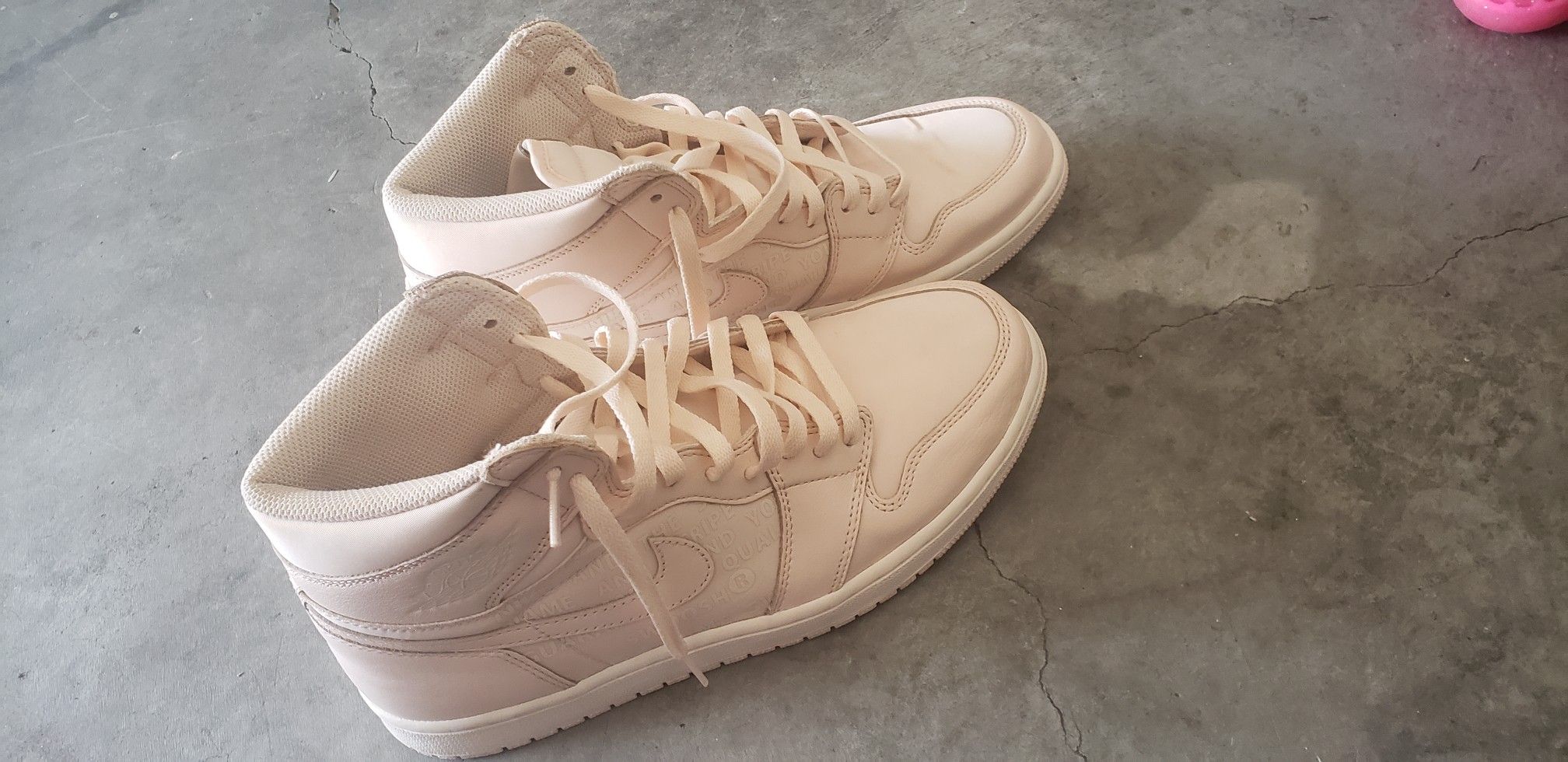 SZ.10 Guava Ice like new!