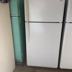 G.E Refrigerator 18 cu.ft