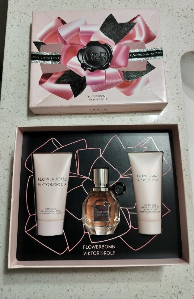 VIKTOR & ROLF FLOWERBOMB PERFUME