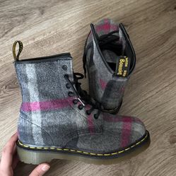 Dr. Martens Women’s 5
