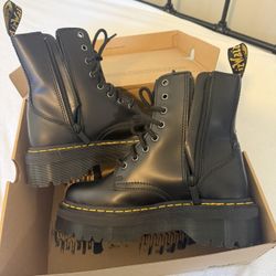 Dr. Martens Jadon Boot