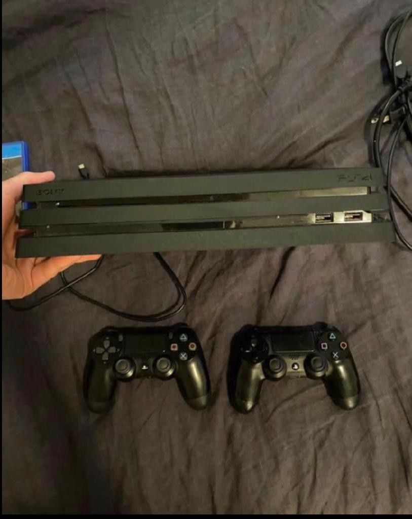 I'm giving this out for free because my mom just bought me
a new ps5 and she asked me to give out the old one for
free in other to show the charity