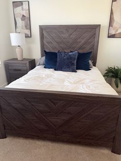 Queen Bedroom Set w/ Nightstand