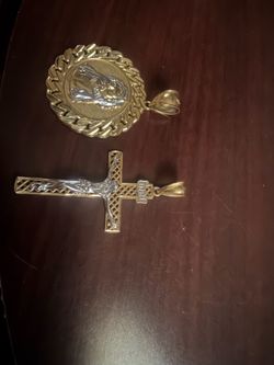 Circle Jesus Pendant 10k