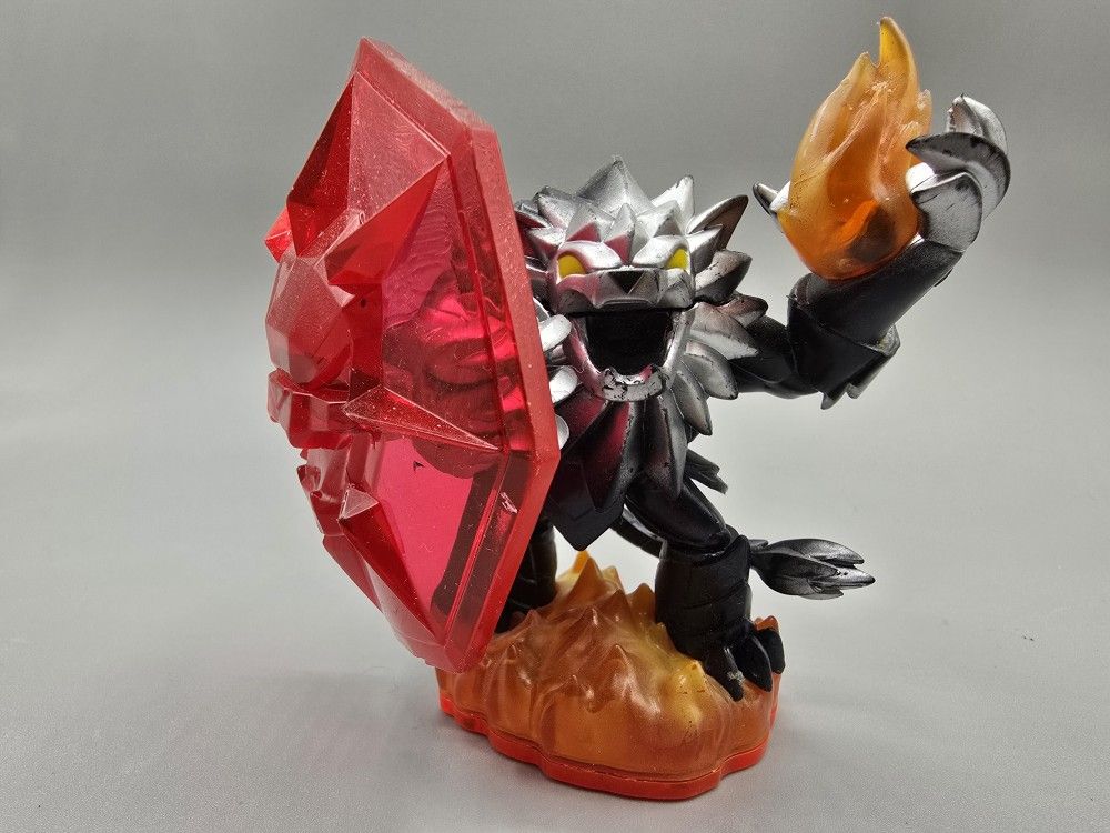 Dark Wildfire Fire Trap Master Strong Defense Skylanders Trap Team Silver Lion