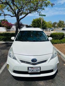 2014 Prius v