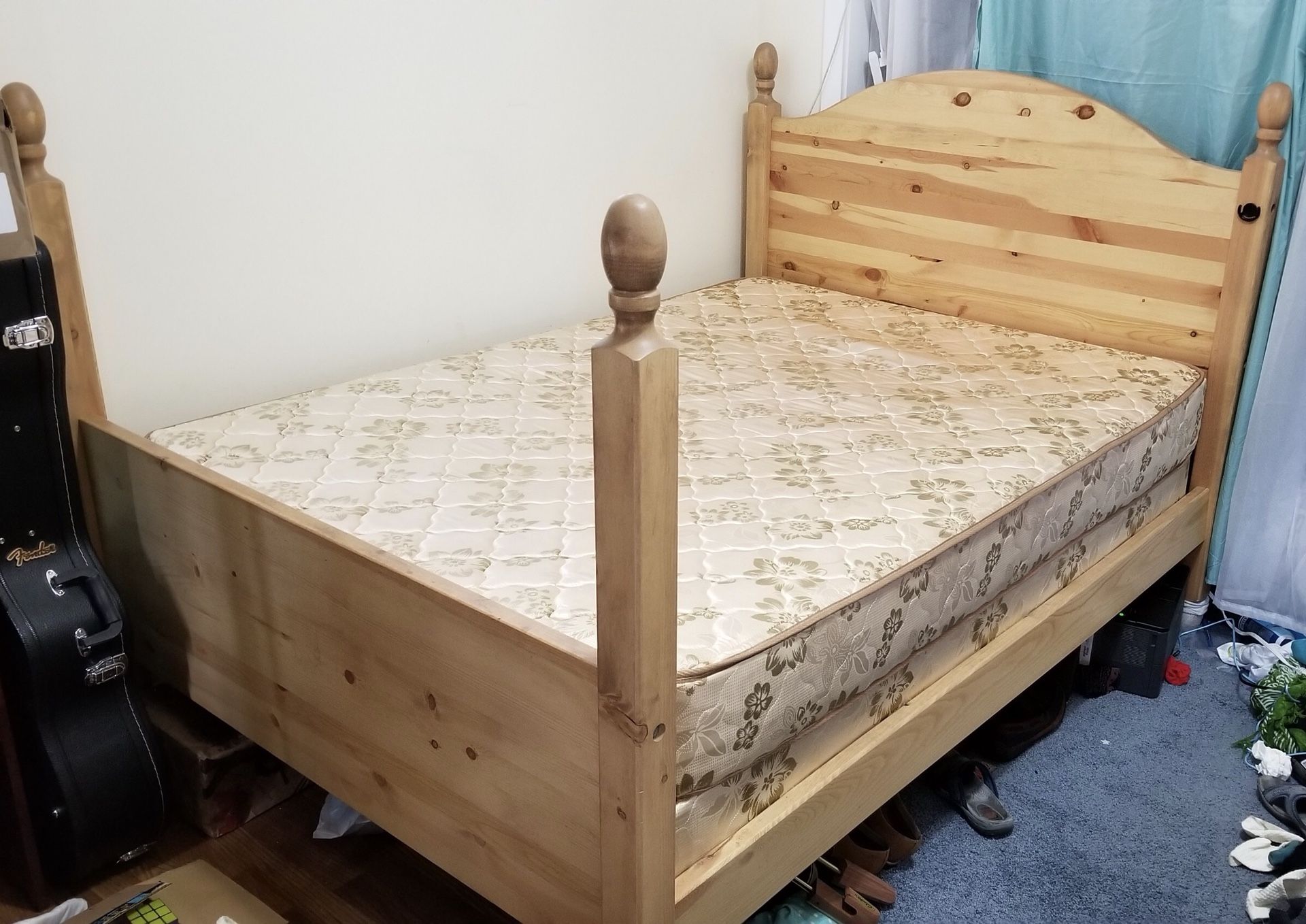 Wood four post bed