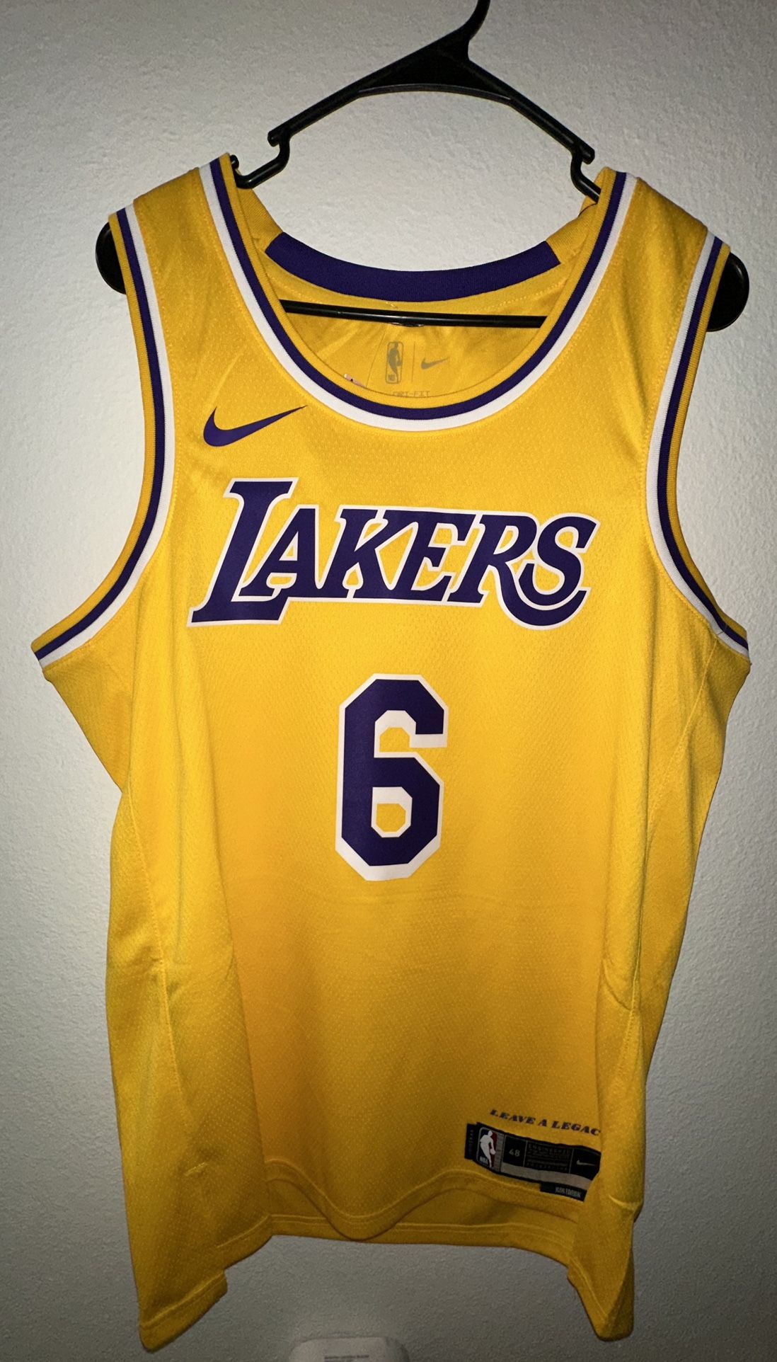 Lebron James Lakers Jersey #6 Size Large