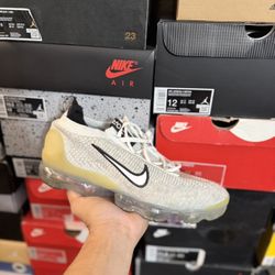 Nike Air VaporMax 2021 FK White Black Metallic Silver size 9 USED But Clean 