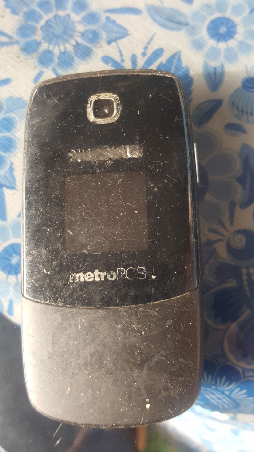 Metro PCS flip phone $5
