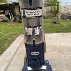 Navigator SWIVEL PLUS Upright Vacuum