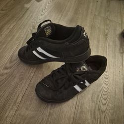 BLACK DVS SHOES