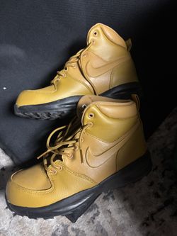 Nike Boots 6Y