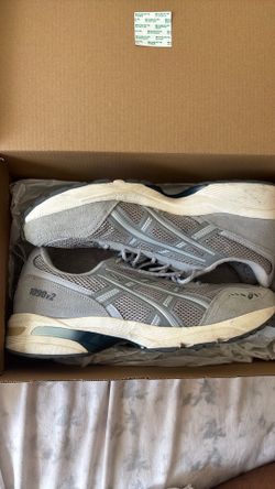 asics gel 1090v2 with a free pair of slides