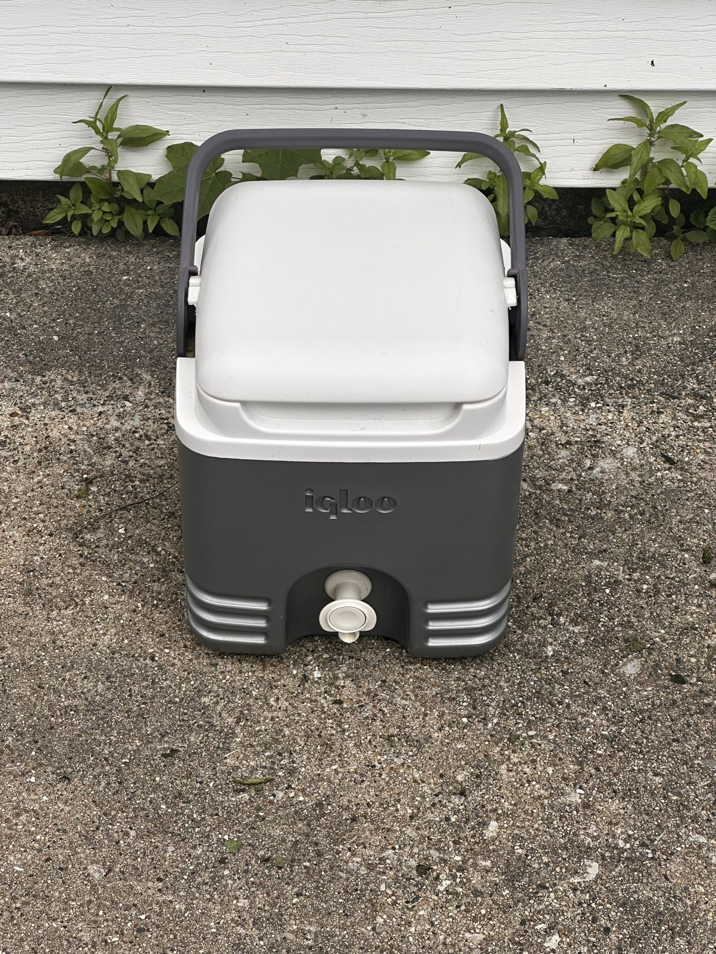 Igloo 1 Gallon Beverage Cooler Spout