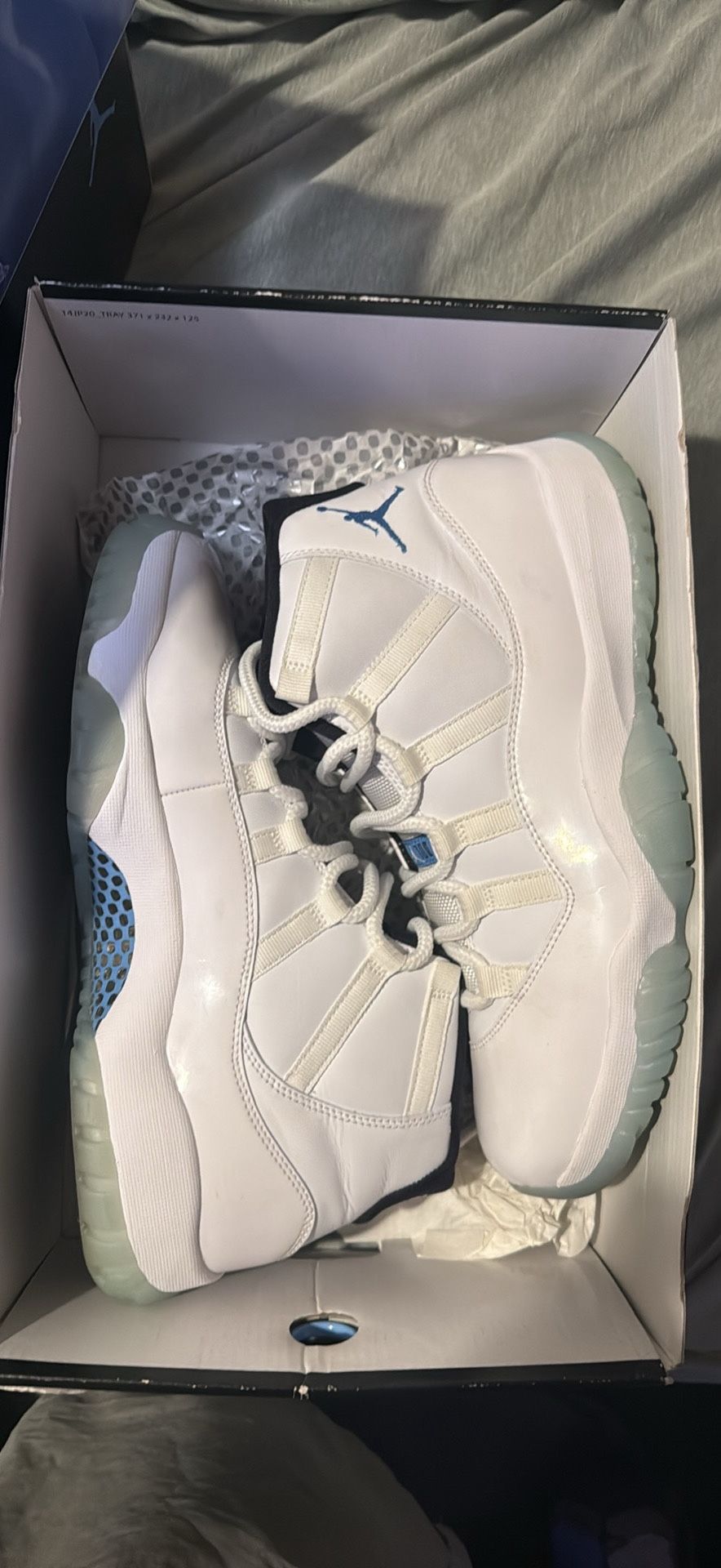 Jordan 11 Columbia