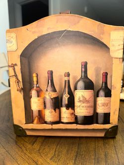 Vintage 4-Wine Bottle Decorative Carrying Case