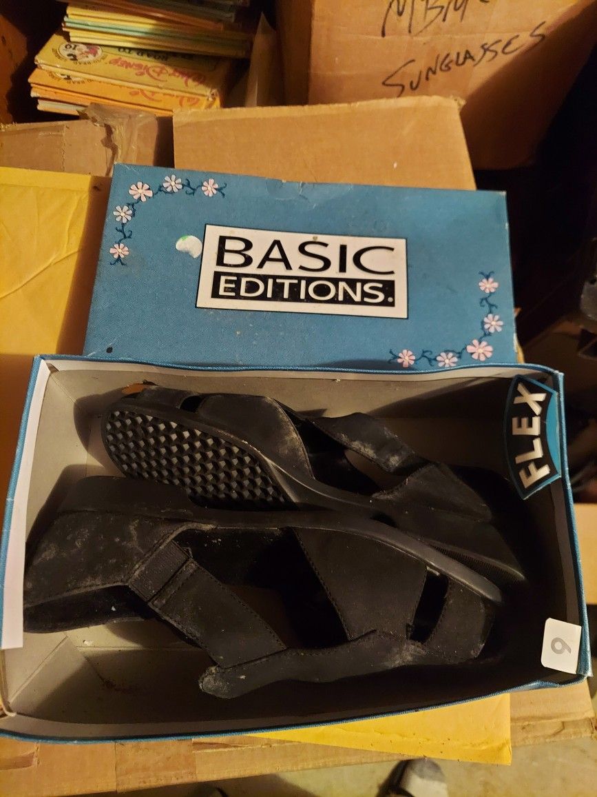 Basic Editions Black Fisherman Sandals