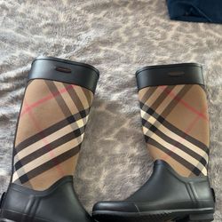 Clemence Signature check Rain Burberry Boots “Boots” Worn 3x Mint condition Amazing!!