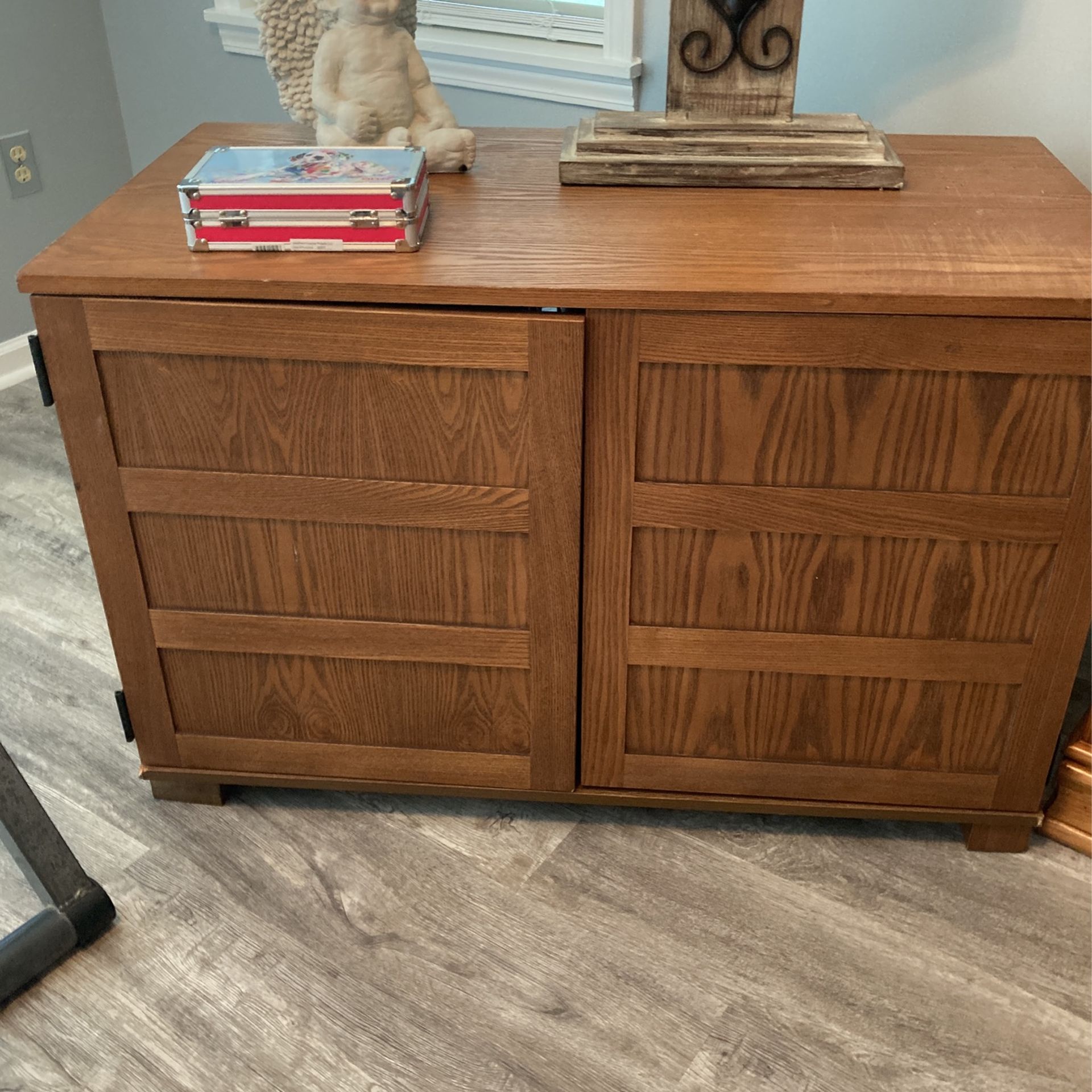 Entertainment Center, Oak